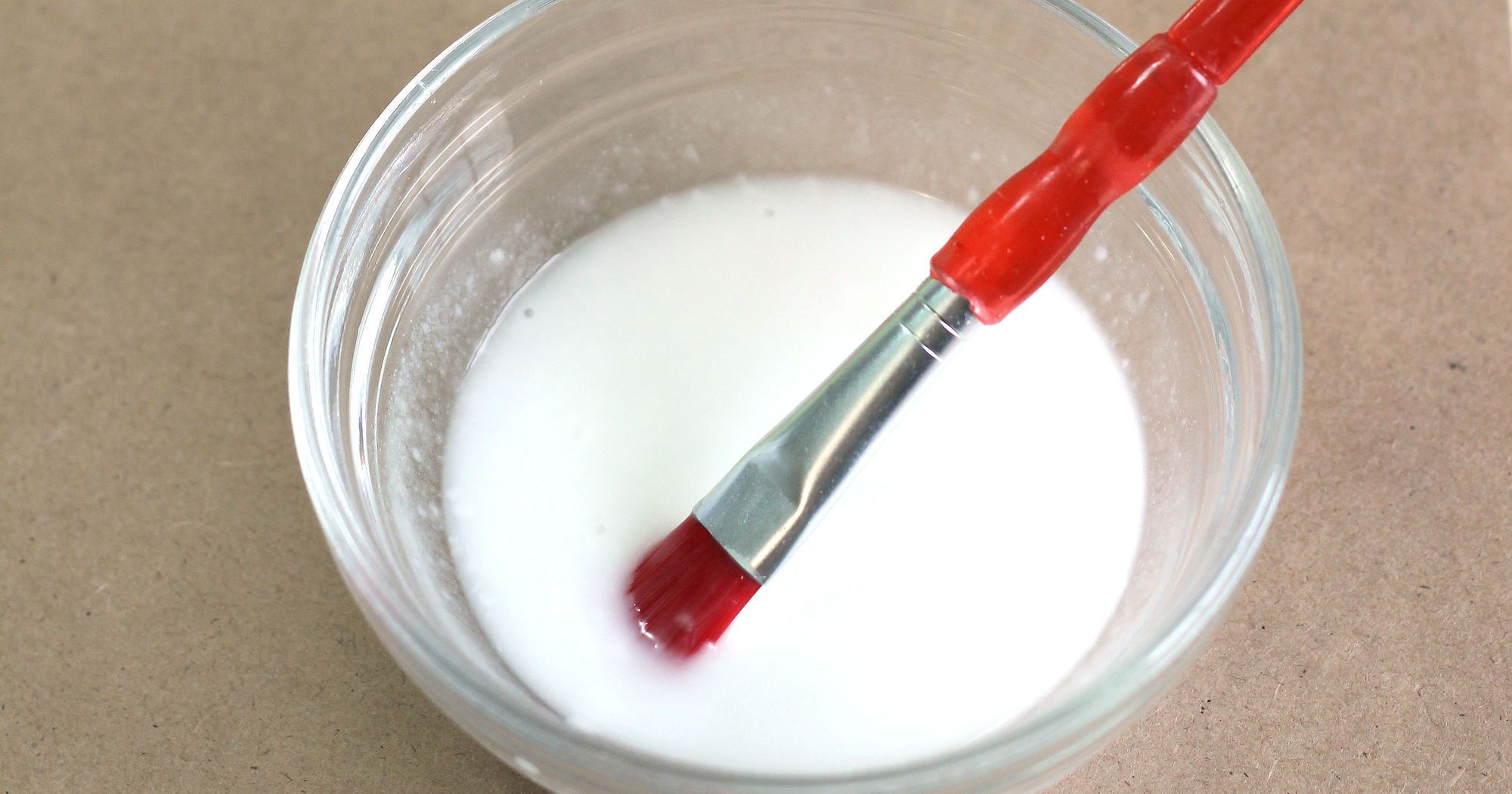 [تصویر:  making-glue-with-vinegar-and-milk.jpg]